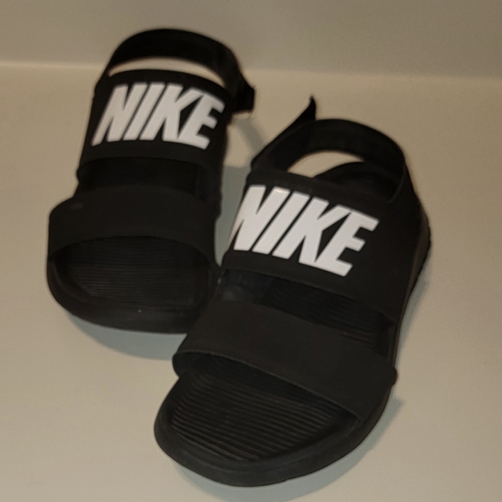 Nike Tanjun Sandal